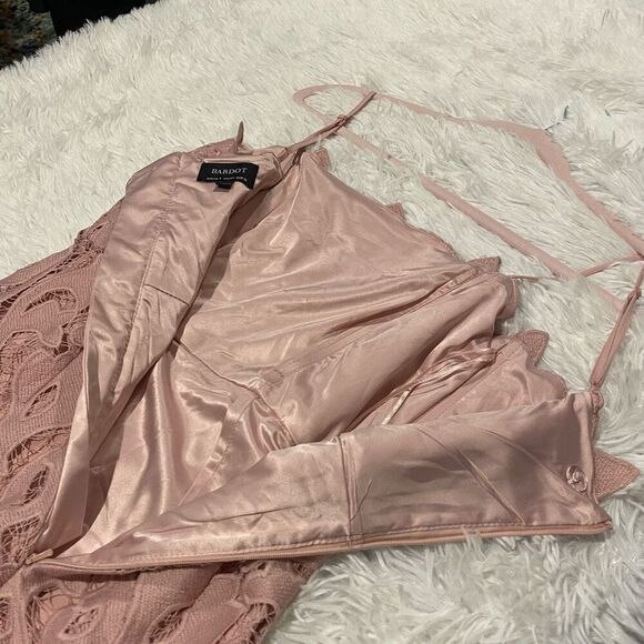 Bardot Lina Lace Midi Dress in Pink Rose Size 4 - Picture 8 of 9